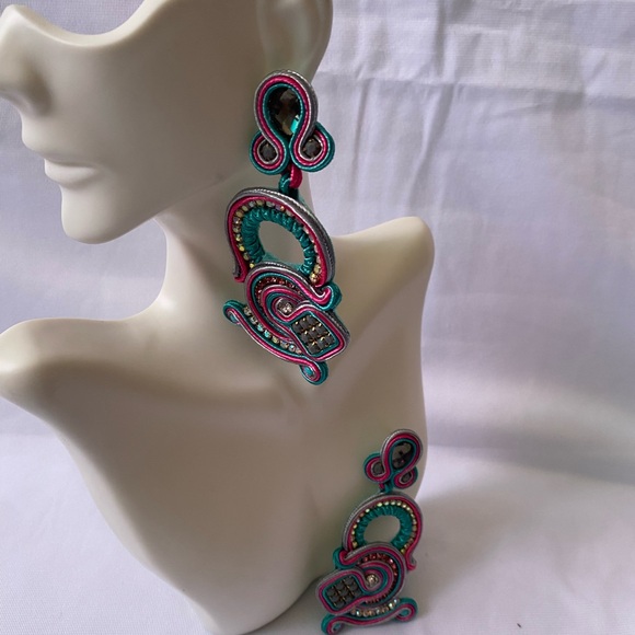 Elegant Multicolor Statement Earrings - Picture 1 of 3